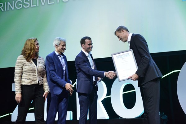 Picture (from the left): Kristin Skogen Lund, CEO in NHO, Olav Bolland, Dean at NTNU, Marius Holm, leader of ZERO and Geir Ausland, plant manager at Elkem Solar (Photo by Zero).